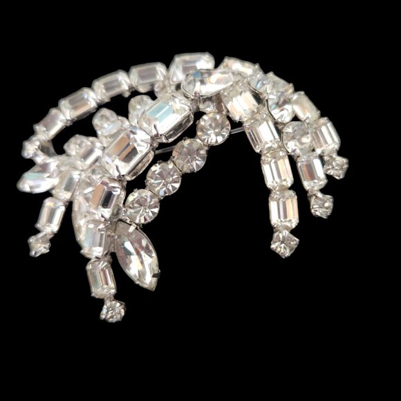 Vintage Kramer of New York Sparkling Clear Rhinestone Brooch Pin - Picture 1 of 8